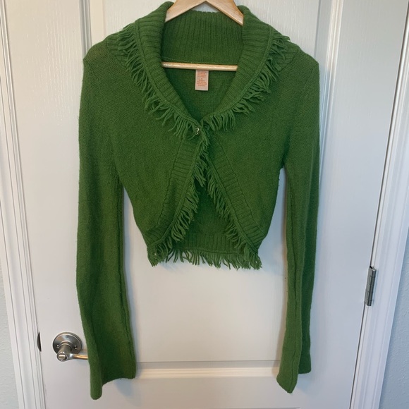 Green Sweater - Picture 7 of 7